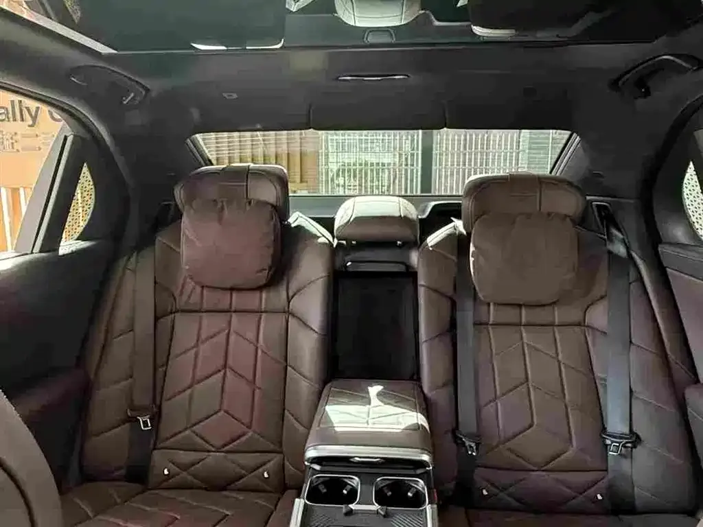 BMW 7 Series 2024 из CN, фото 10