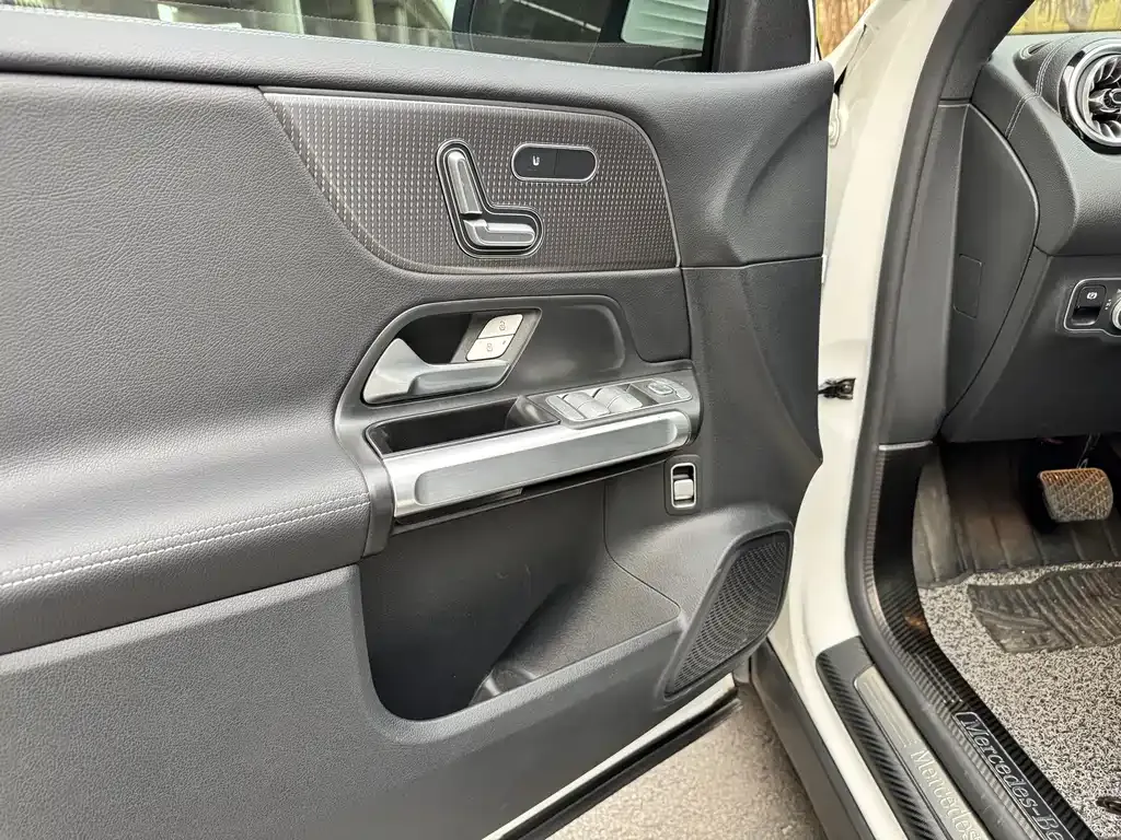 Mercedes-Benz GLB 2023 из CN, фото 5