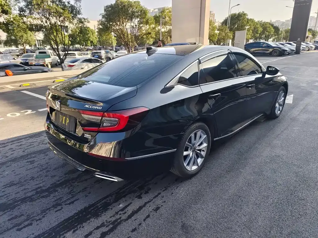 Honda Accord — фото 7