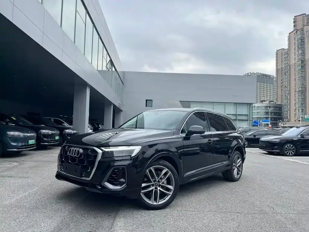 Audi Q7 2025 из CN, фото 1