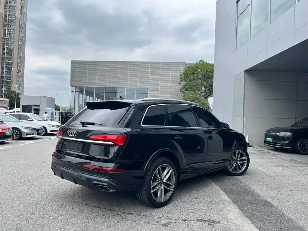 Audi Q7 2025 из CN, фото 2
