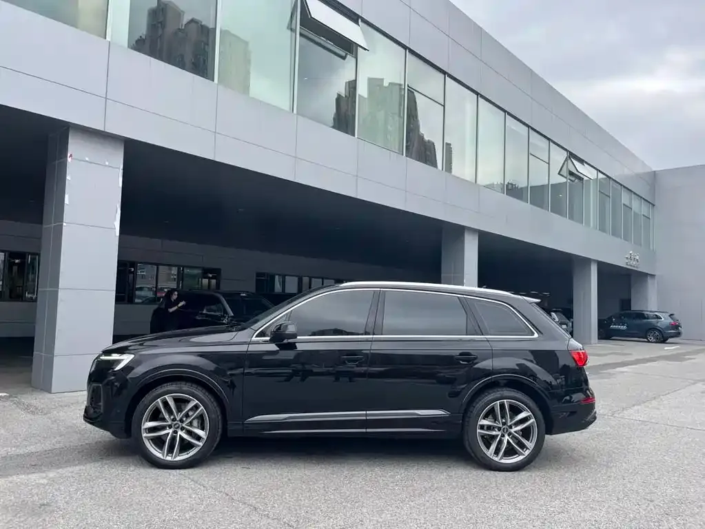 Audi Q7 2025 из CN, фото 3