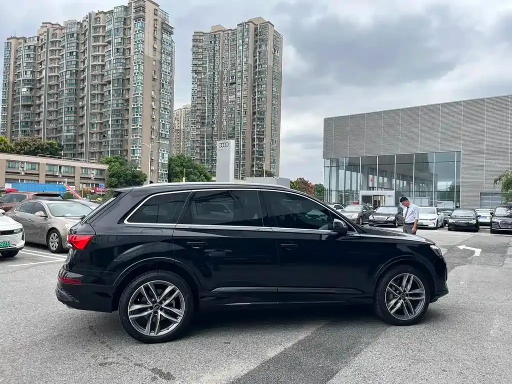 Audi Q7 2025 из CN, фото 4