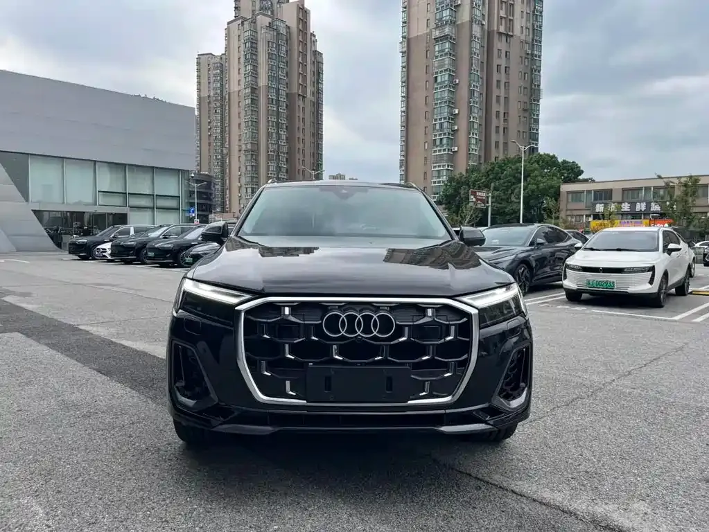 Audi Q7 2025 из CN, фото 5