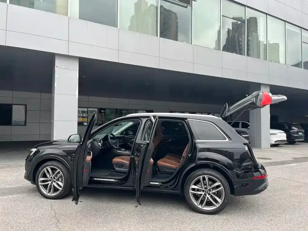 Audi Q7 2025 из CN, фото 7