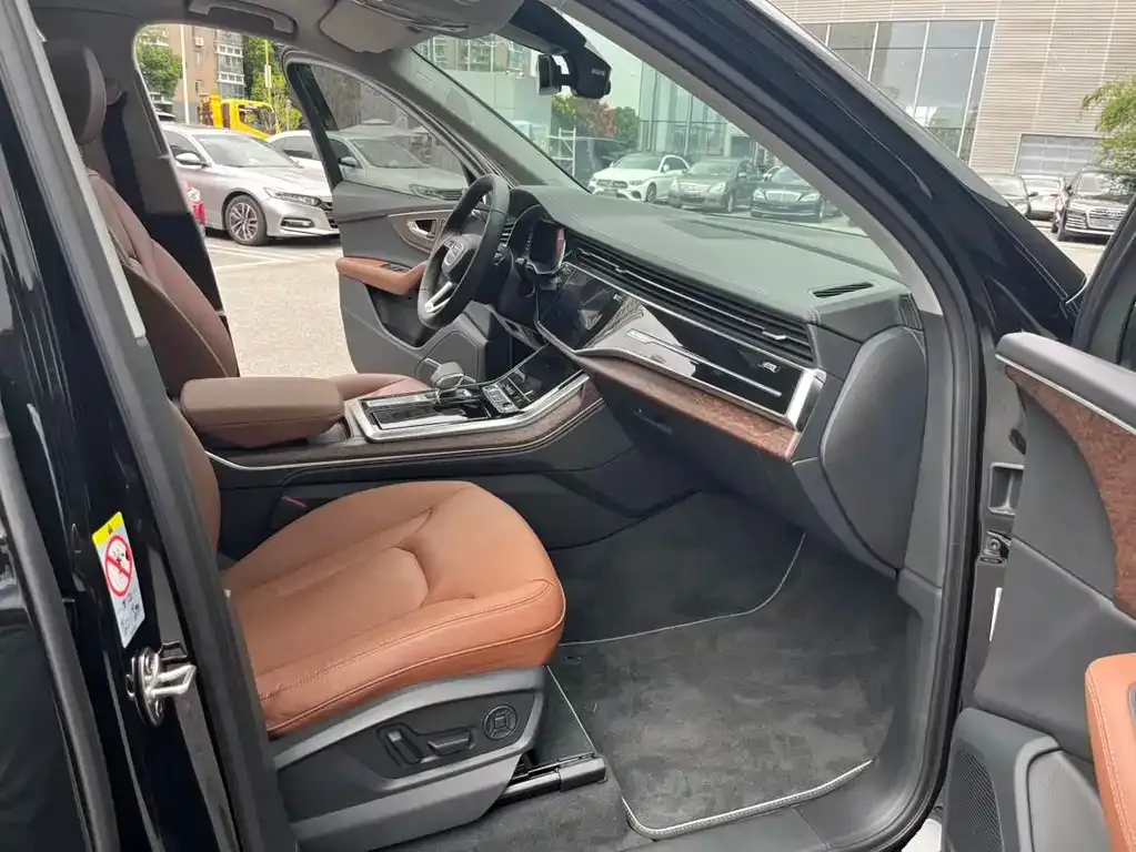 Audi Q7 2025 из CN, фото 9