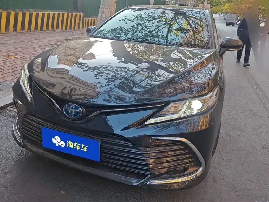 Toyota Camry — фото 2