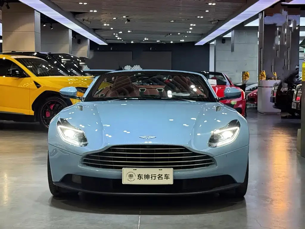 Aston Martin DB11 — фото 2