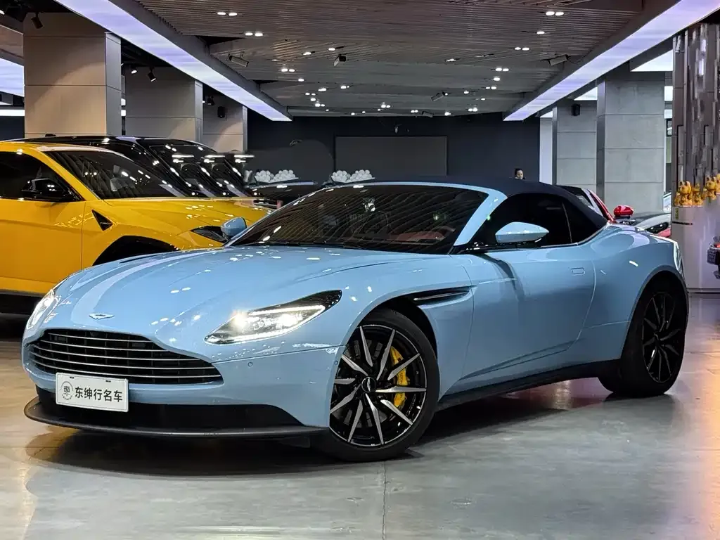 Aston Martin DB11 — фото 6