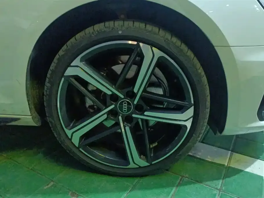 Audi A4L 2024 из CN, фото 6