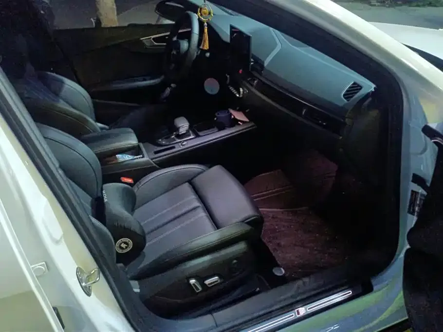 Audi A4L 2024 из CN, фото 8