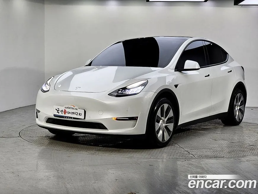 Tesla Model Y — фото 1