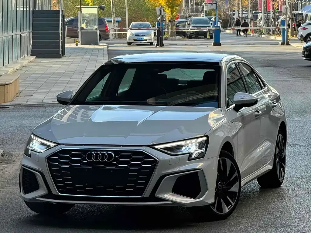 Audi A3 2023 из CN, фото 1