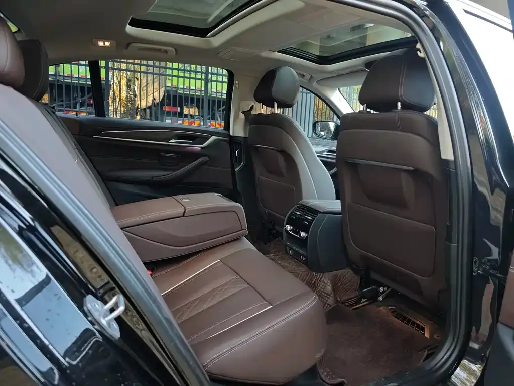BMW 5 Series New Energy — фото 10