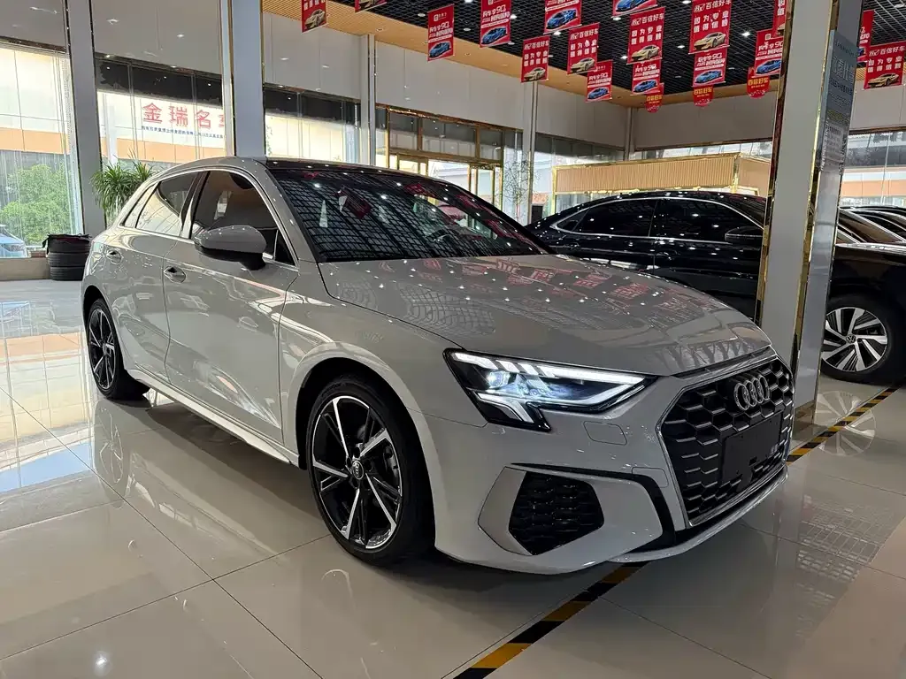 Audi A3 2023 из CN, фото 1