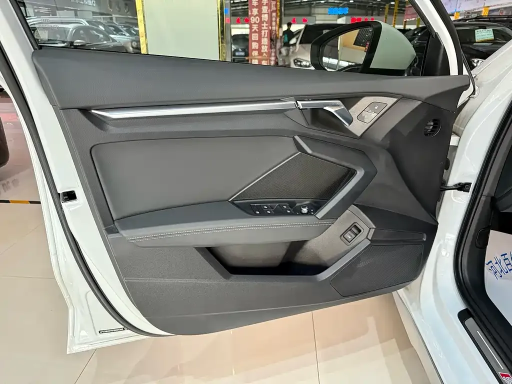 Audi A3 2023 из CN, фото 10