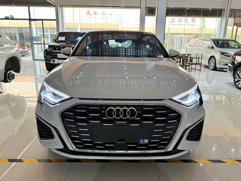 Audi A3 2023 из CN, фото 2