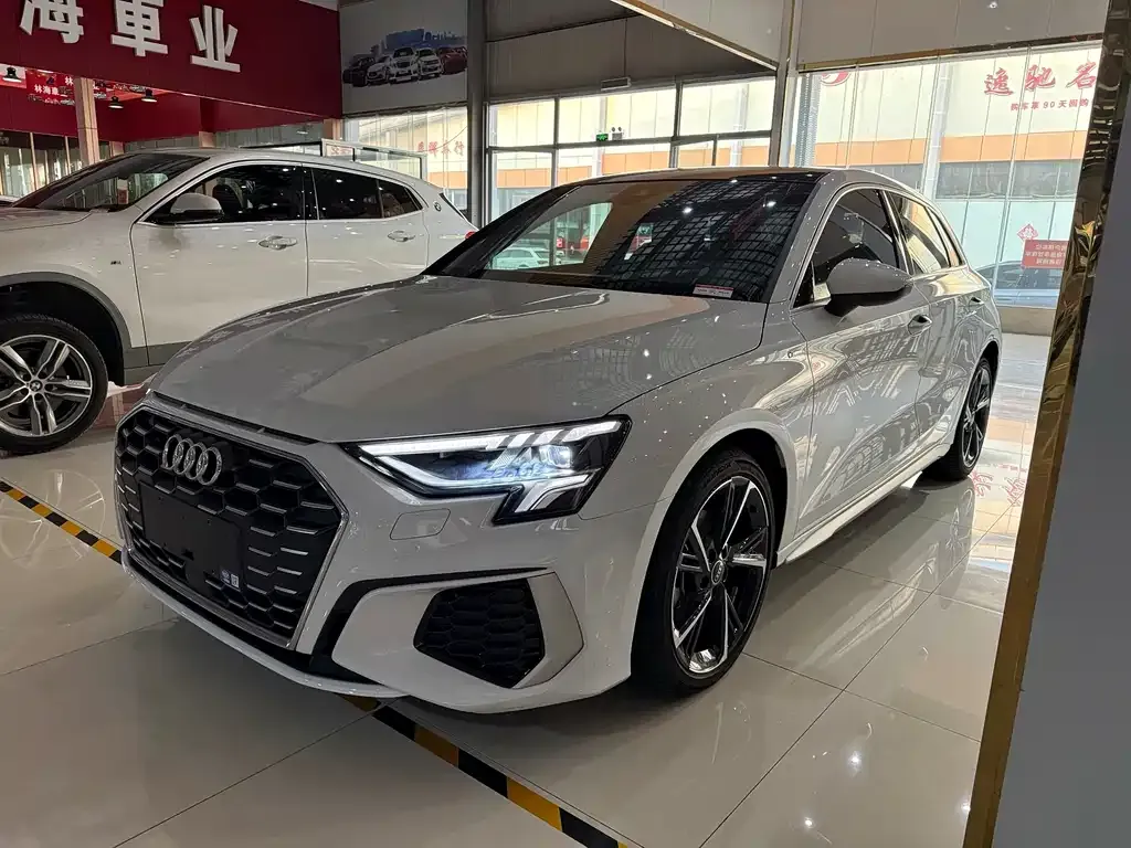 Audi A3 2023 из CN, фото 3