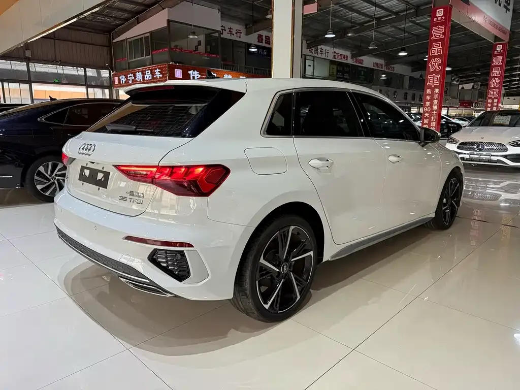 Audi A3 2023 из CN, фото 7