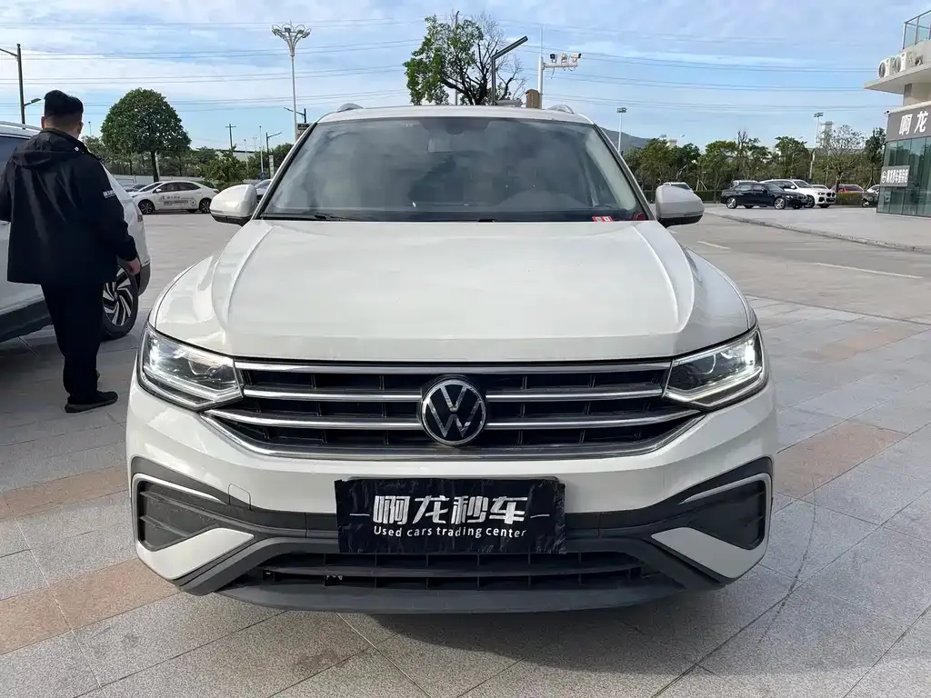 Volkswagen Tiguan L 2023 из CN, фото 2