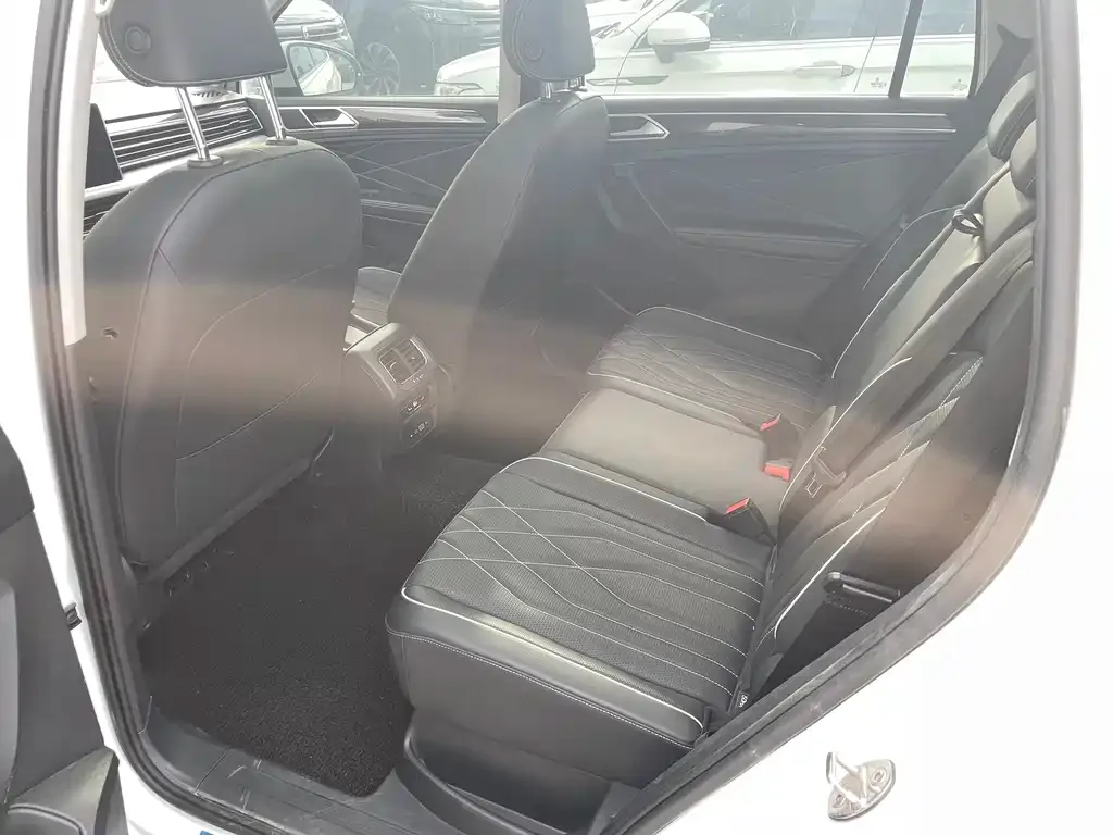 Volkswagen Tiguan L 2023 из CN, фото 5