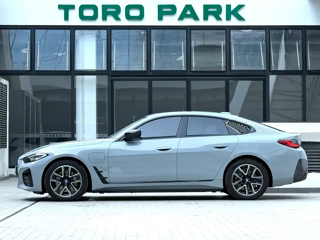 BMW i4 2023 из CN, фото 4