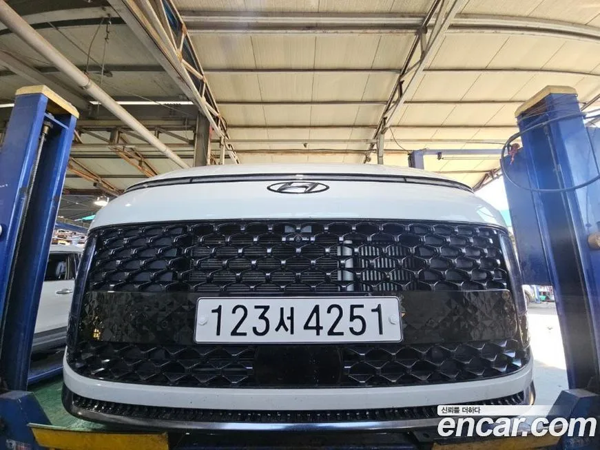 Hyundai Staria — фото 1