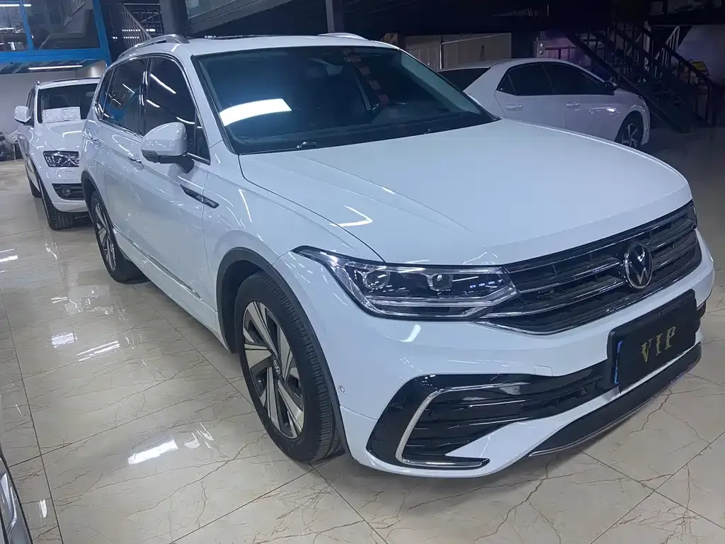 Volkswagen Tiguan L — фото 3
