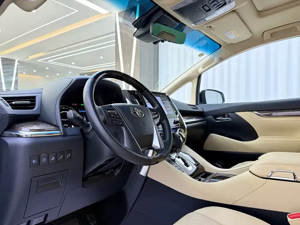 Toyota Vellfire — фото 5