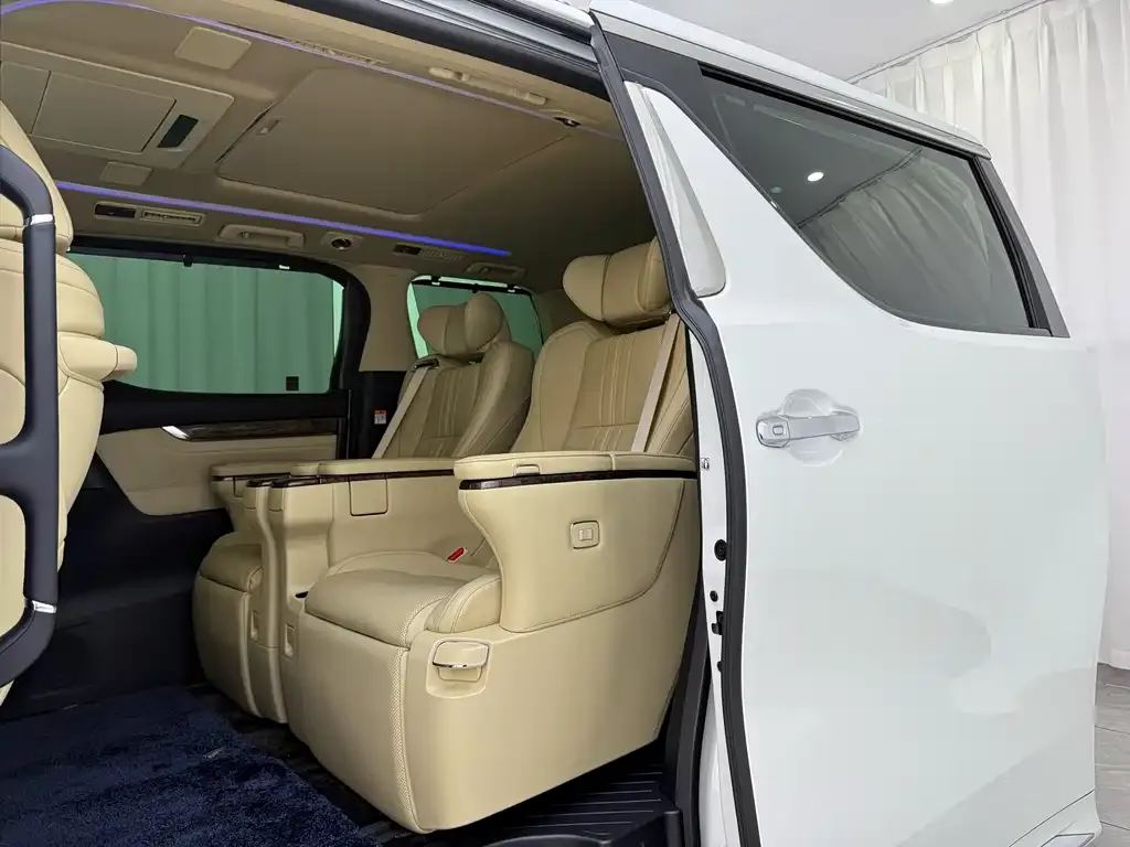 Toyota Vellfire — фото 6