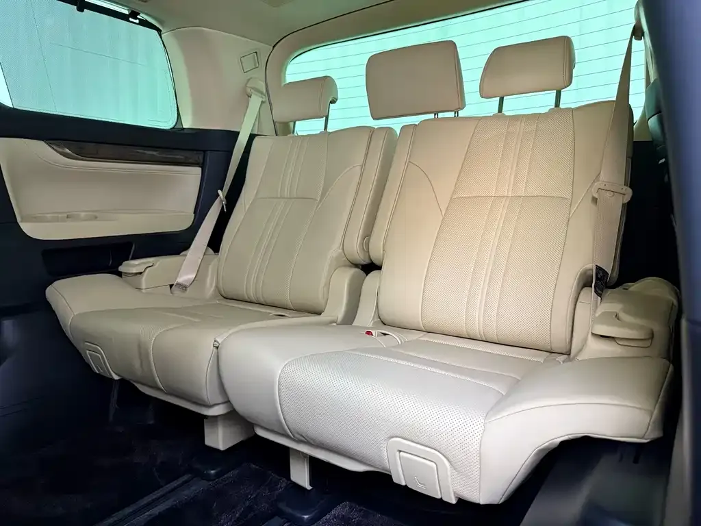 Toyota Vellfire — фото 8