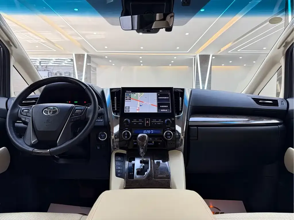 Toyota Vellfire — фото 9