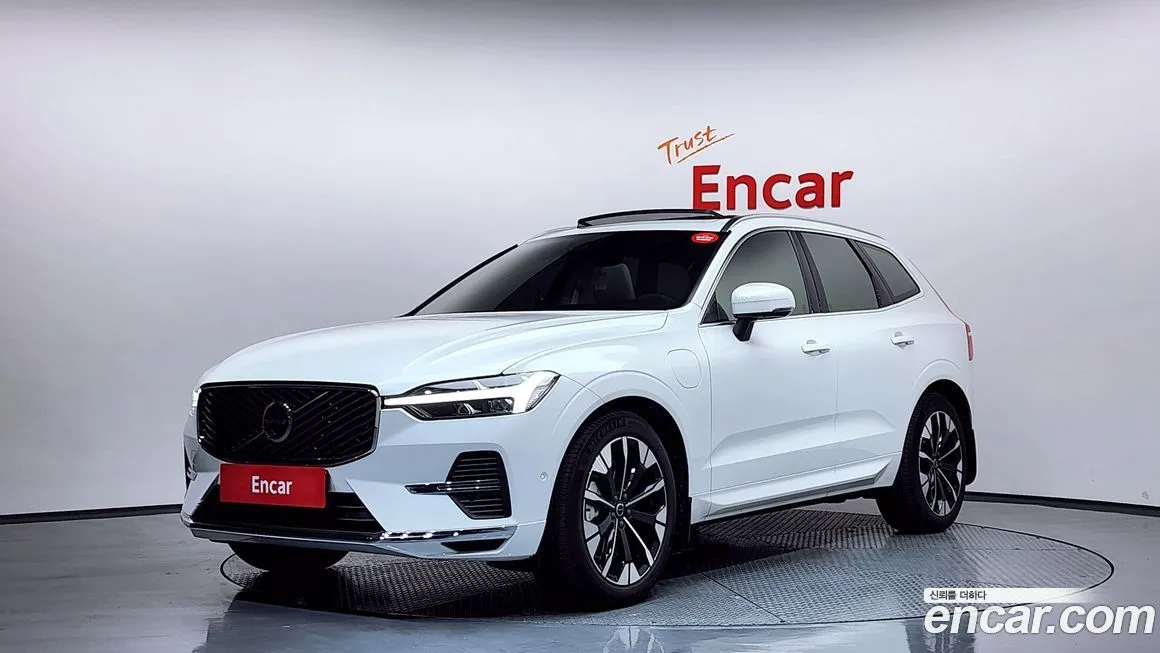 Volvo XC60 — фото 1