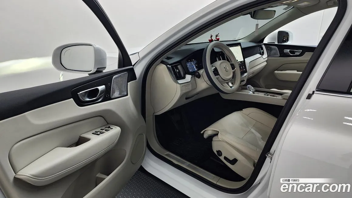 Volvo XC60 — фото 10