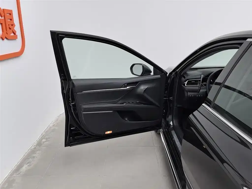 Toyota Camry 2023 из CN, фото 8