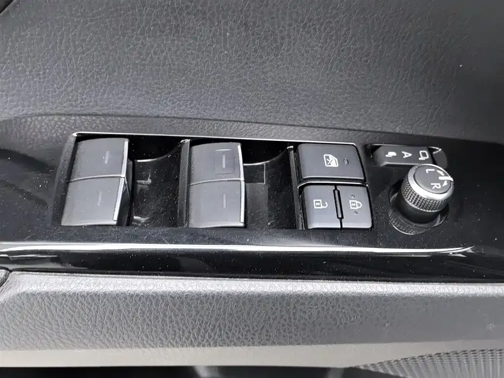 Toyota Camry 2023 из CN, фото 9