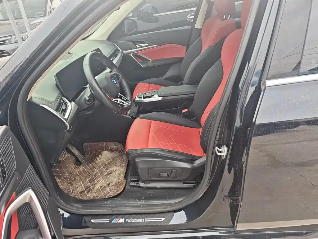 BMW iX1 2025 из CN, фото 4