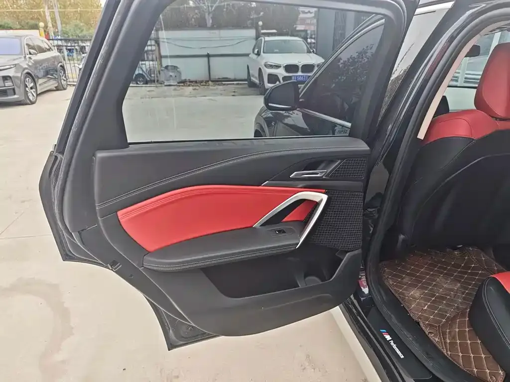 BMW iX1 2025 из CN, фото 9