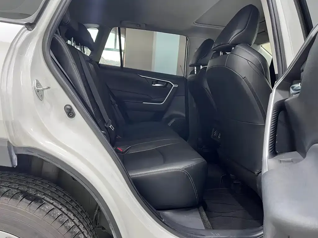 Toyota Wildlander 2021 из CN, фото 7