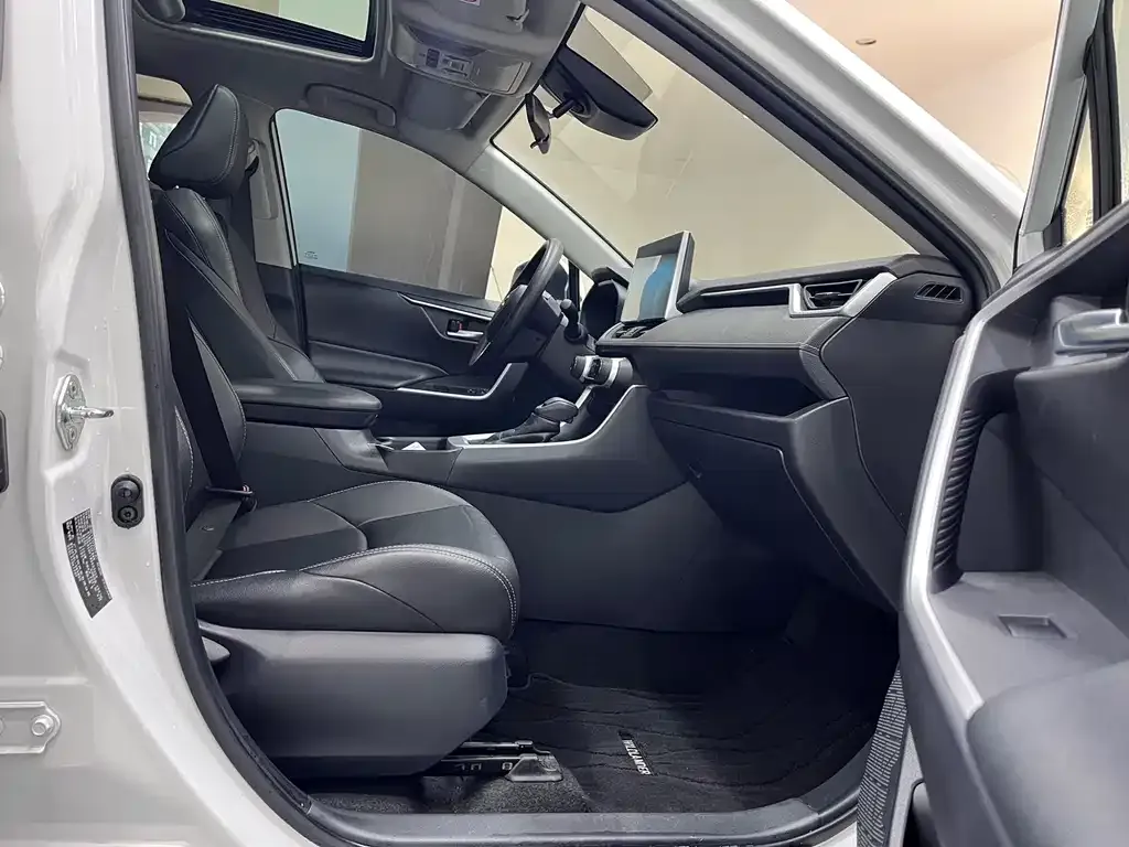 Toyota Wildlander 2021 из CN, фото 8
