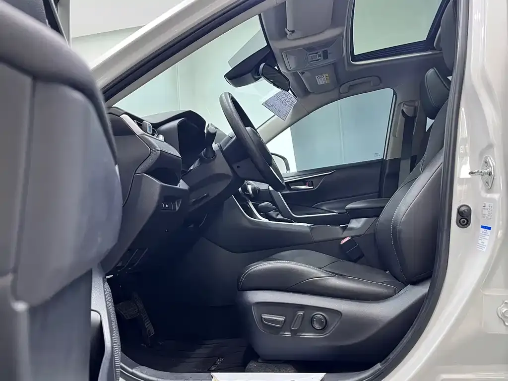 Toyota Wildlander 2021 из CN, фото 9