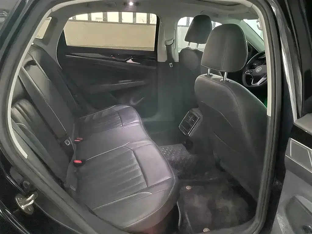 Volkswagen Passat 2023 из CN, фото 10