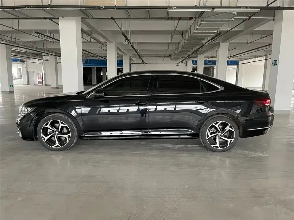 Volkswagen Passat 2023 из CN, фото 3