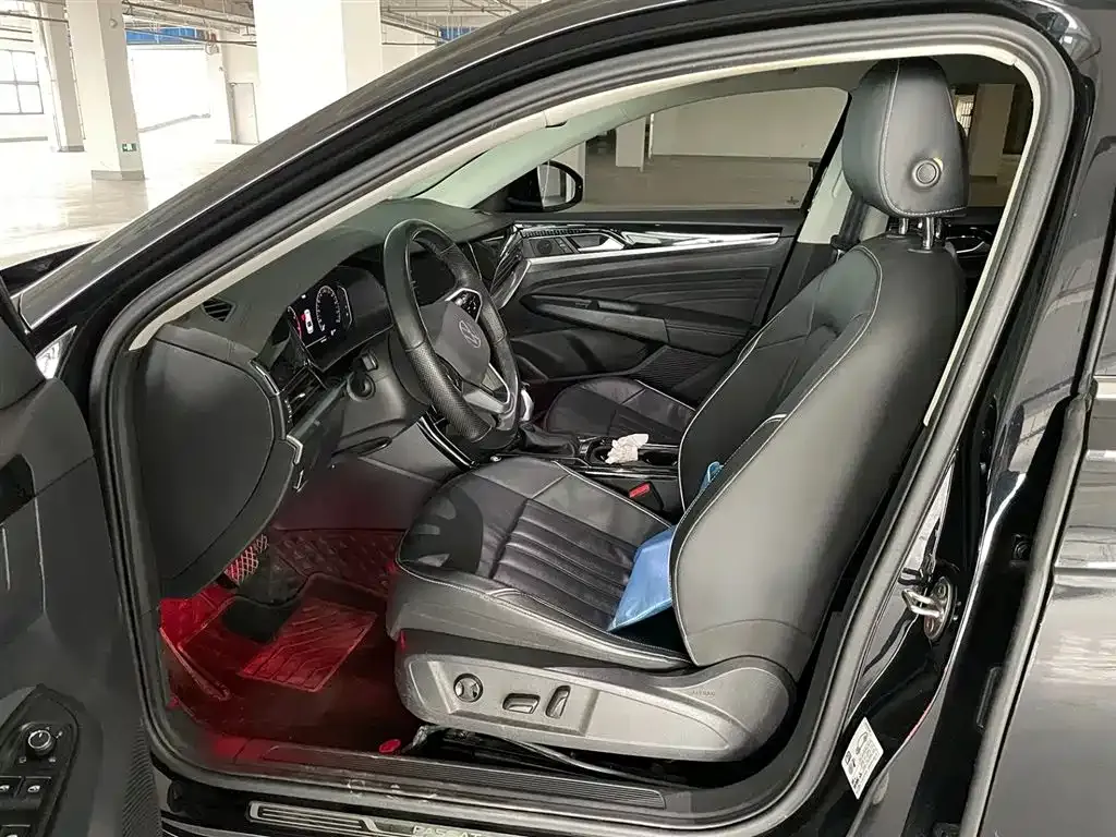 Volkswagen Passat 2023 из CN, фото 8