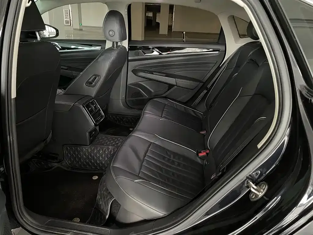 Volkswagen Passat 2023 из CN, фото 9