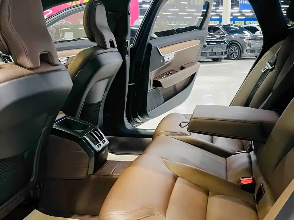 Volvo S90 2023 из CN, фото 8