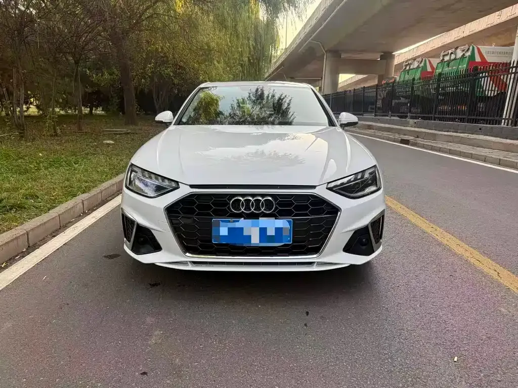 Audi A4L 2022 из CN, фото 1