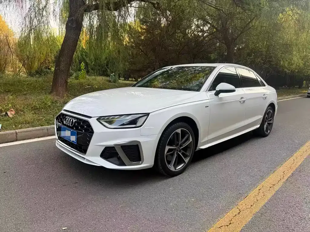 Audi A4L 2022 из CN, фото 2