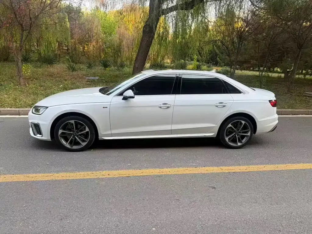Audi A4L 2022 из CN, фото 3
