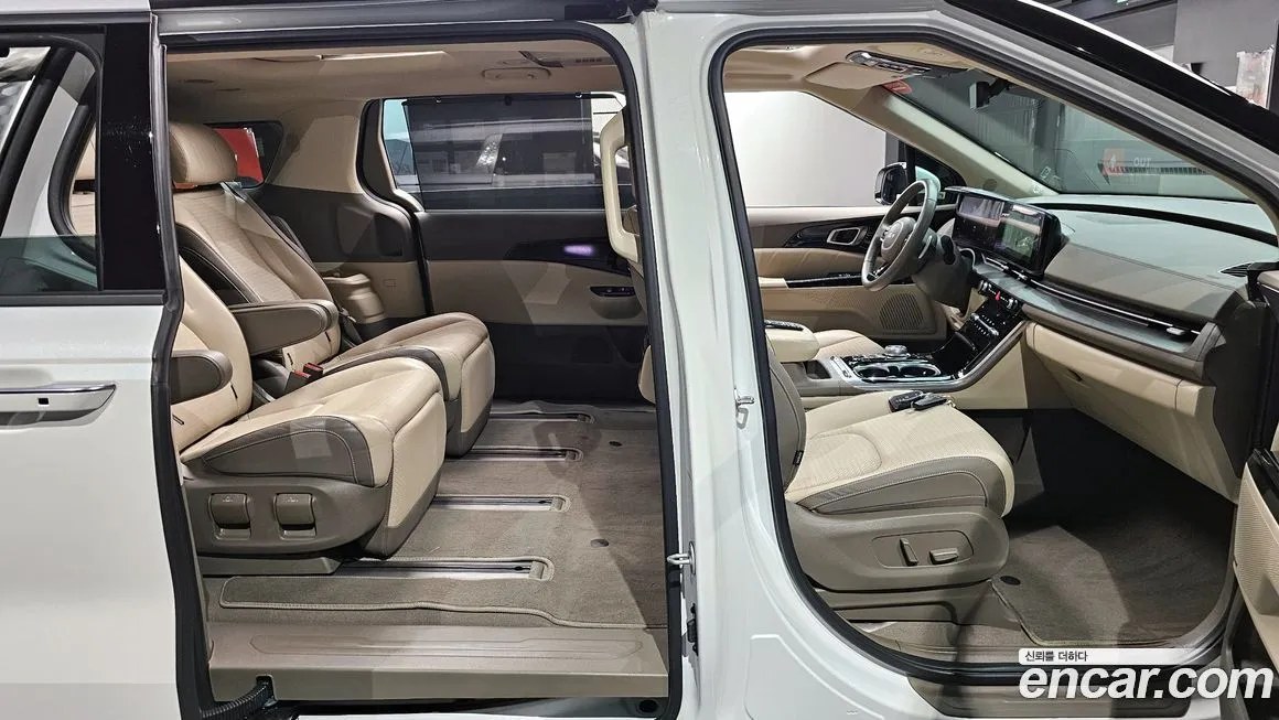 Kia Carnival — фото 10